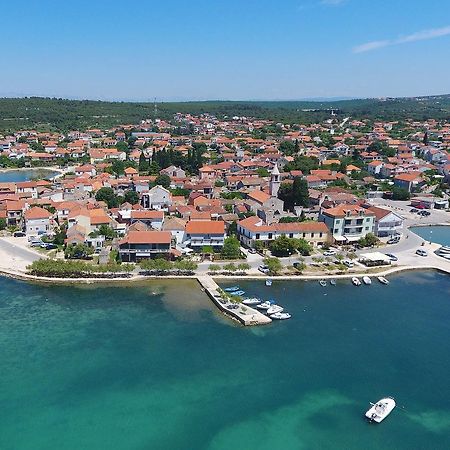Holiday Home Zemljak Sukosan Luaran gambar