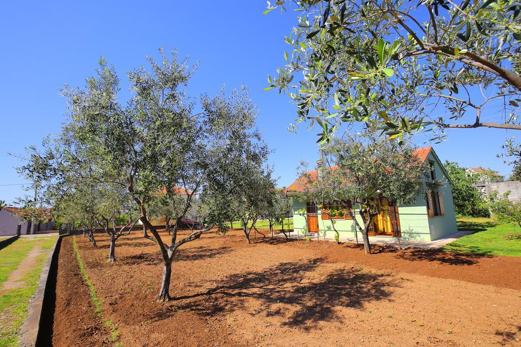 Holiday Home Zemljak Sukosan Luaran gambar