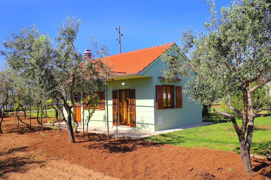 Holiday Home Zemljak Sukosan Luaran gambar