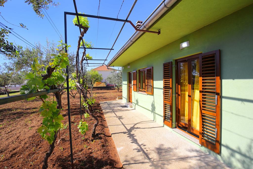 Holiday Home Zemljak Sukosan Luaran gambar