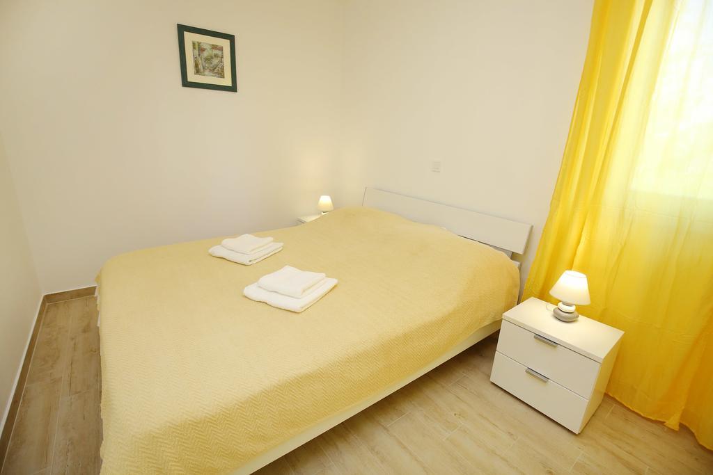 Holiday Home Zemljak Sukosan Luaran gambar