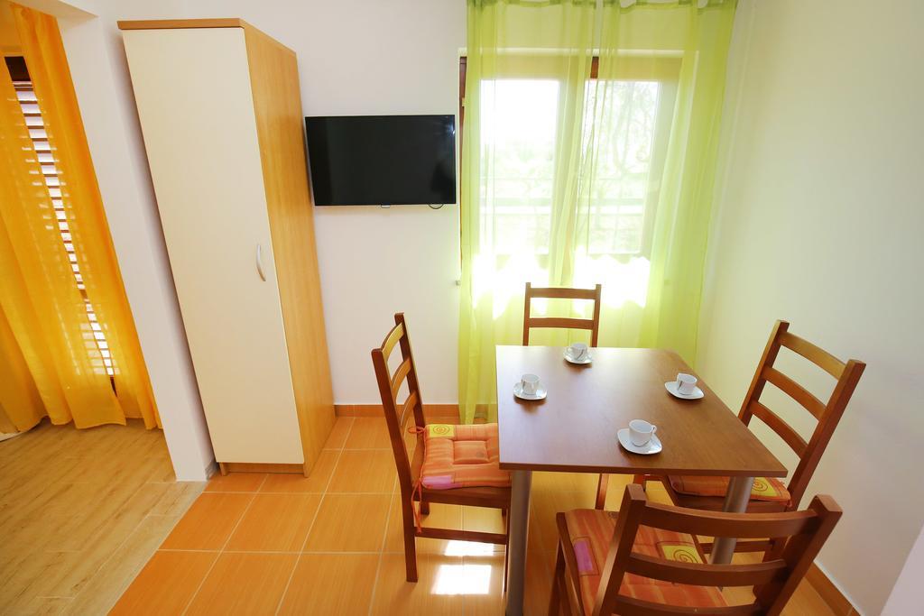 Holiday Home Zemljak Sukosan Luaran gambar